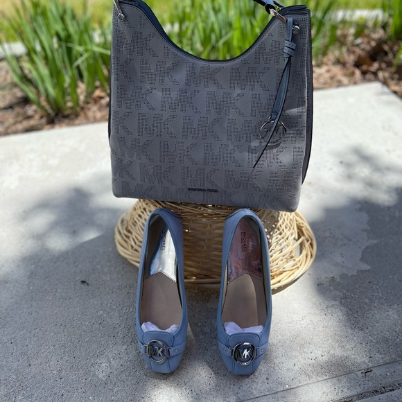 Micheal Kors Light Blue Leather&Suede Hobo bag. Pair w/matching leather shoes. - Picture 2 of 16
